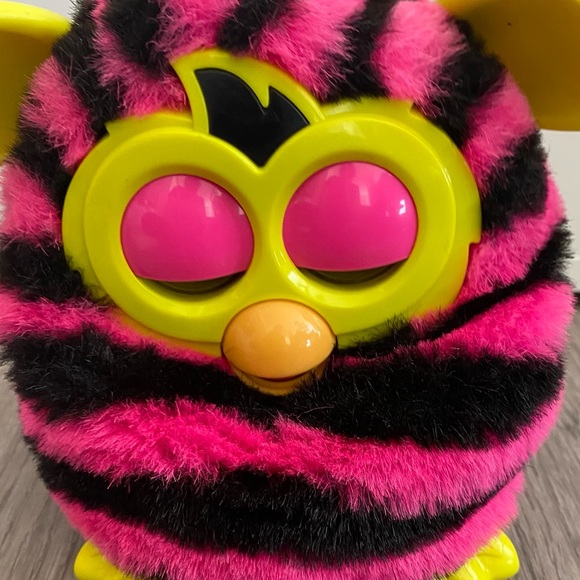 Hasbro FURBY Boom Interactive Toy Pink Black Stripes Yellow - Picture 7 of 11
